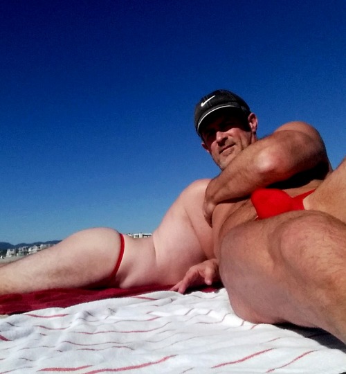 thong-jock:  Venice Beach with @thongboyadventures. adult photos