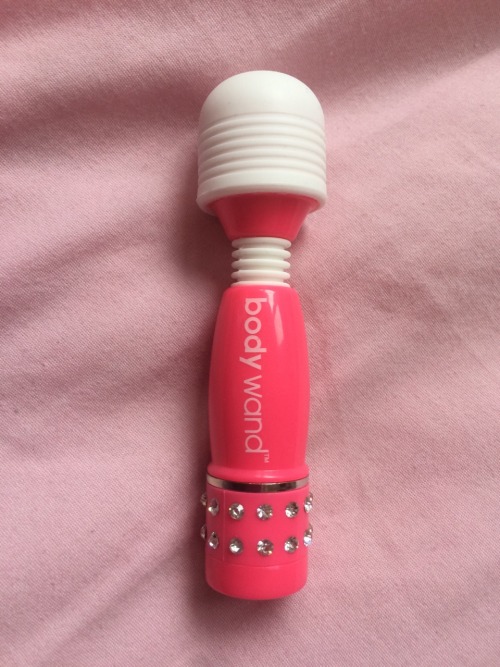 Porn photo My new butt plug and body wand 😍