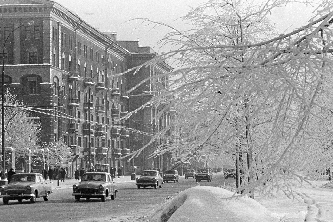 Leningradsky Prospect in Moscow. February 8, 1965. Photo by Naum Granovsky.