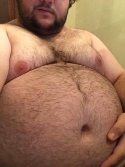 noobbear73:  Look at that gut. It’s almost