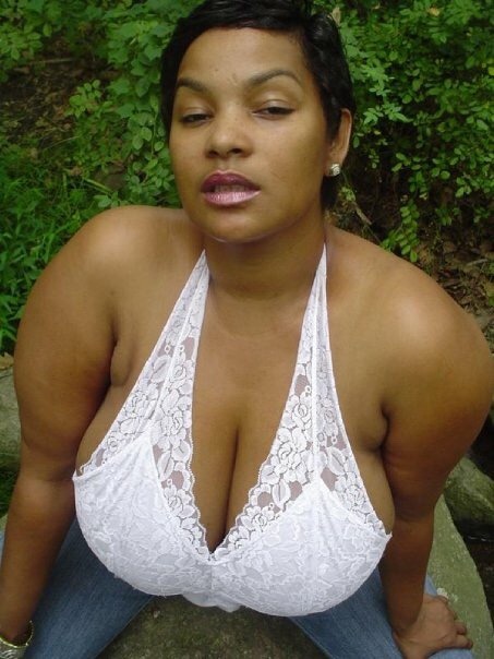 funbaggery:  Dez Vixen rapper with 20 lb titties.