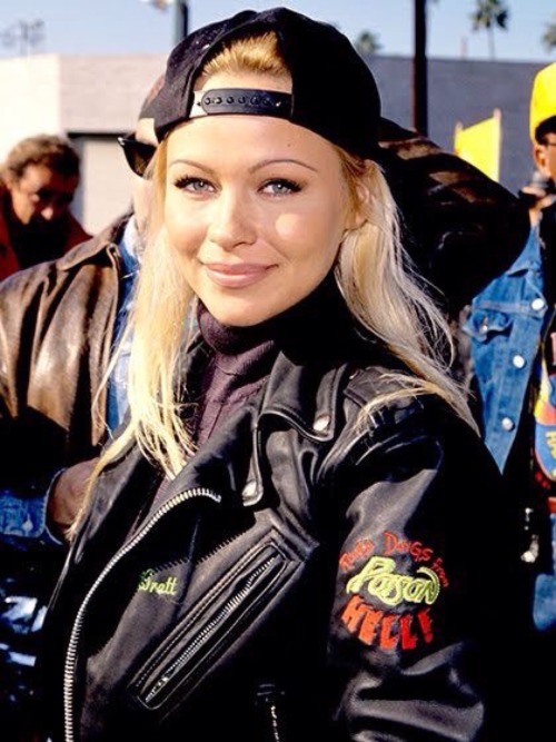 lostinhistorypics: 90s Pamela Anderson.