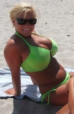 bbwbeach:  I’d love to motorboat those