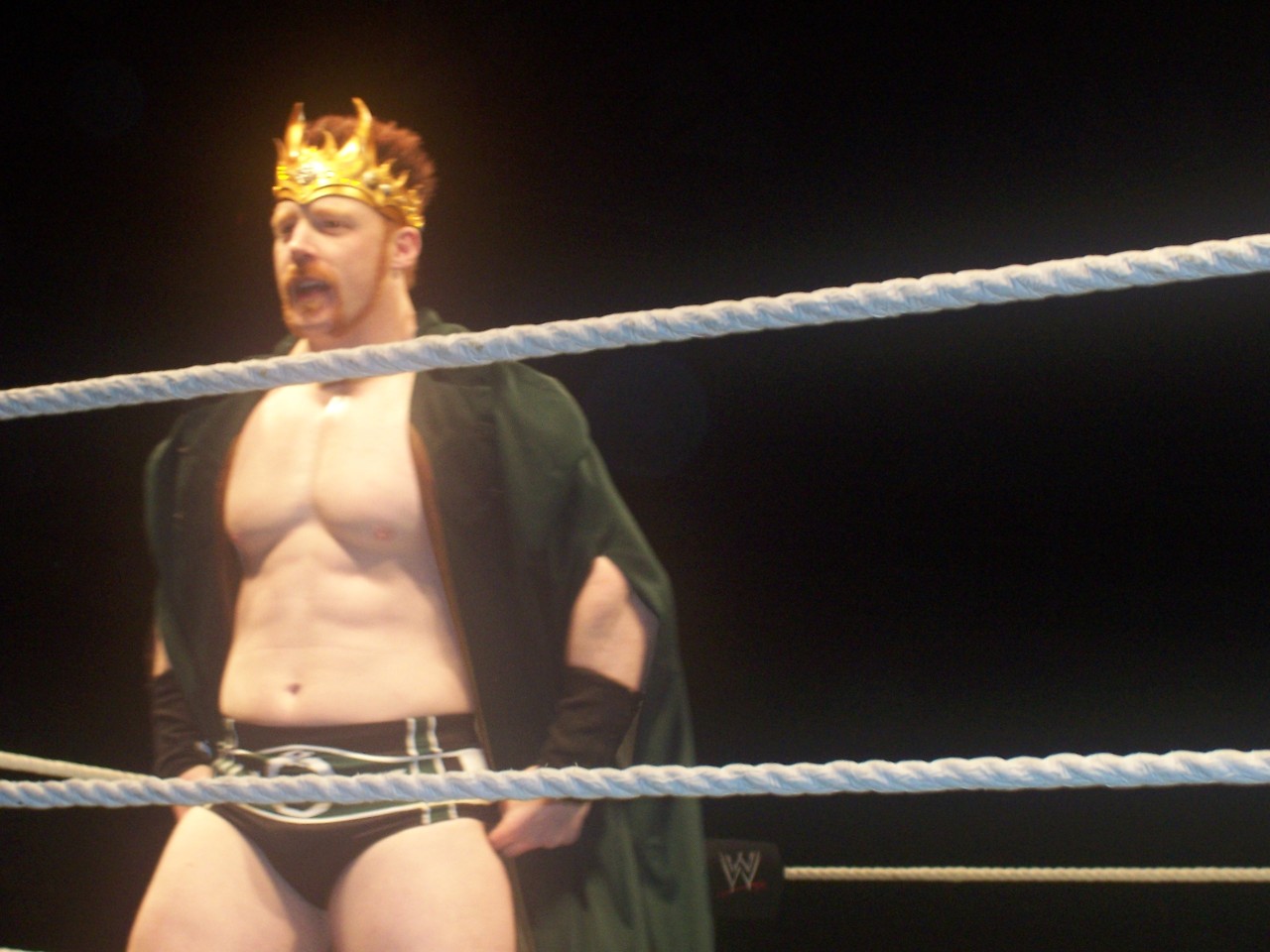 serenitywinchester:  King Sheamus vs John Morrison at a Raw live event in 2011. 