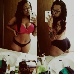saiyanzeogold:  cocaine-flavored-cupcakes:  jamakin-mecrazy:  blackporndaily:  Lovely Ebony… Enjoy it.  Who is the actual source ?  Casiinova is her blog name   Can i have this woman?