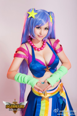 league-of-legends-sexy-girls:  Sona Cosplay
