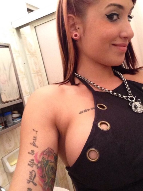 pussyconnoisseur6996:  Tatted Freak 😜 adult photos