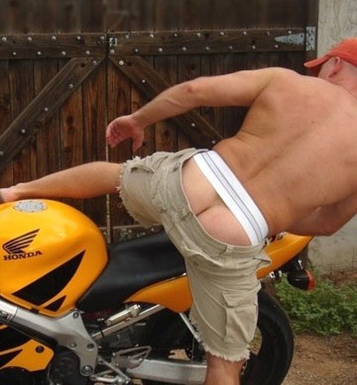 bidadsboy:  Coach flashing his jocked ass… 