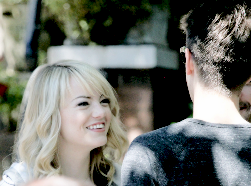 stonefieldofdreams:  9 photos of Emma Stone looking completely in love with Andrew