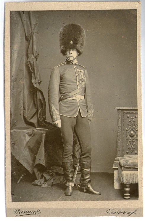 original 19th century carte de visites and cabinet photos of soldiers in Uniform 