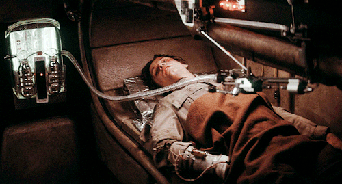 whumpappreciation: tatooineknights:Deleted footage: Leia tends to an injured Luke This is gold!