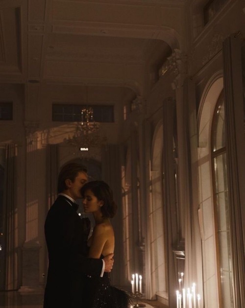 Grayson Leaned His Head Down And Crushed His Lips To Mine. He Kissed Me To Save Me From What I'd Been