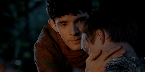 shut-up-merlin:brolinskeep:under-giffed scenes // a 2017 rewatch↳ 5.13He knows. He knows he won’t sa