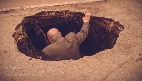 pressagrun:
“Man in Pit by andreisrl
”