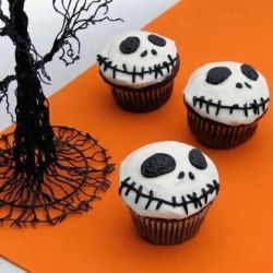 xobennetxo:  Jack skellington nightmare before Christmas cupcakes