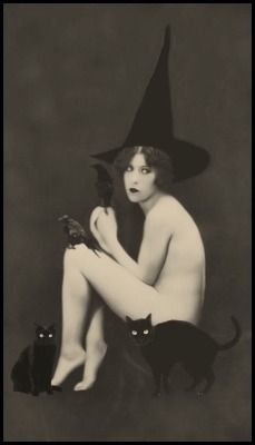 retrogasm:  Witch?  Yo soy una bruja. toda