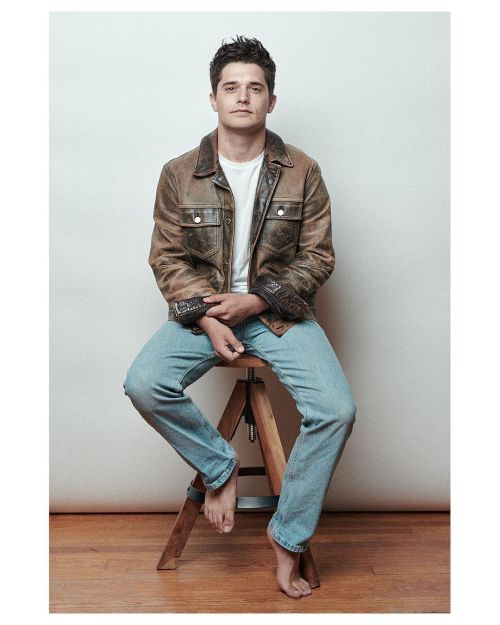 gnomistphoto: Actor, singer, author Andy Mientus (@andymientus) giving very Calvin Klein circa 90s a