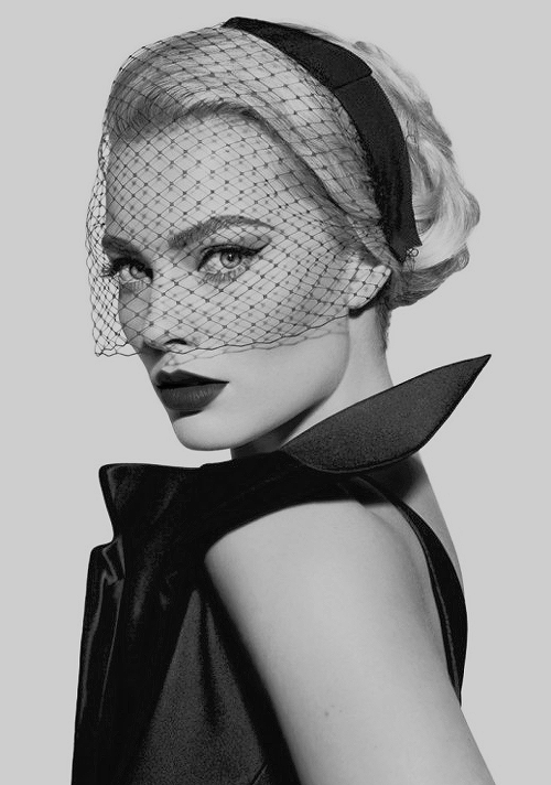 samuelclaaflins:    Margot Robbie photographed by Miguel Reveriego for ‘Vanity Fair’ Magazine (2013) 