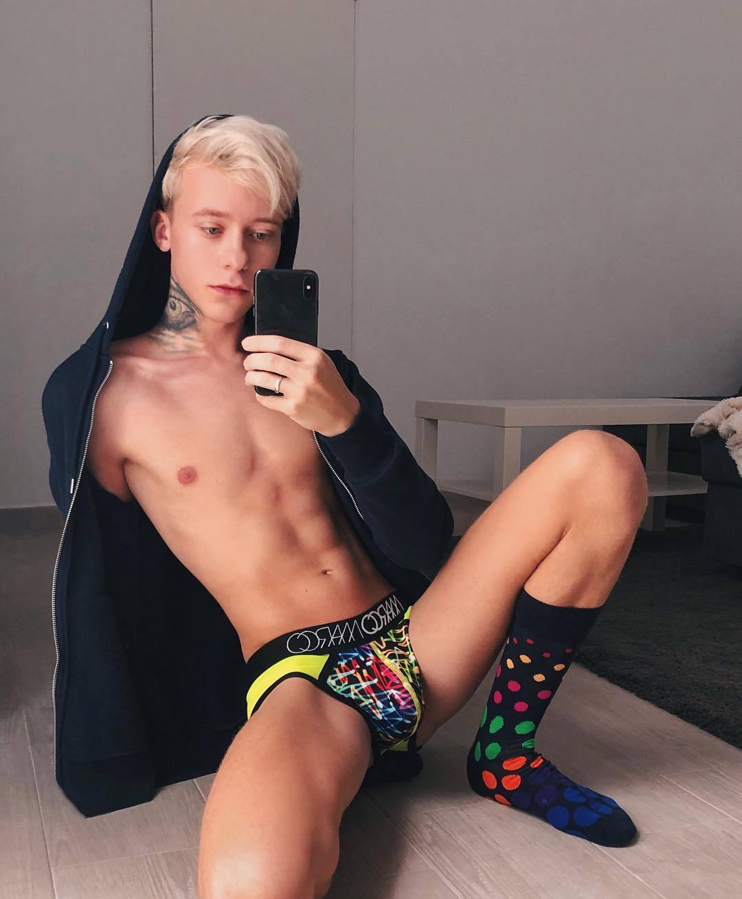 lotsaguys: LotsOfGuysCollected - The largest collection of hot guys on Tumblr. Check