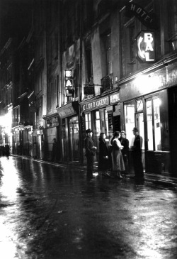  Pigalle Paris 1950_Photo: René-Jaques 