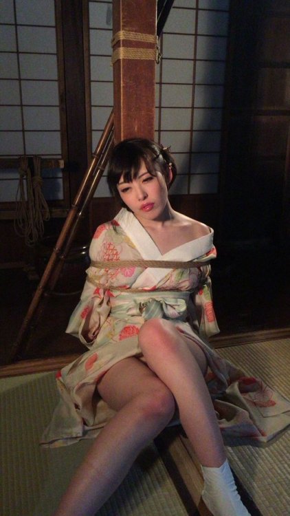 Porn photo justscreenshots:  Kinbaku Naka AkiraModel