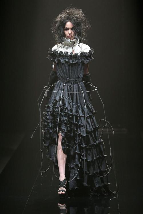 poisoned-apple:  - ALICE AUAA // Fall-winter 2013-2014 - 