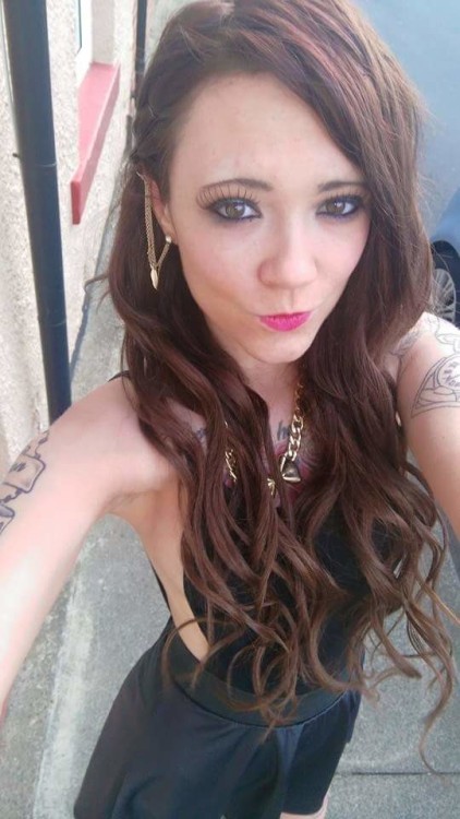 chavselfies: Skinny chav teen Amy Lou, lots of tats, shes so small!