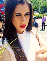 5harmonism:  Lauren climbing on a wall to greet fans and take pictures with them