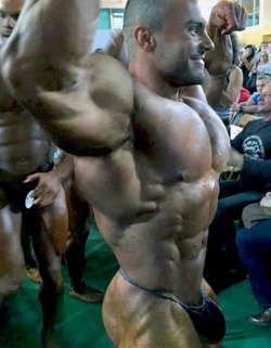 skimpyposersbigbulges:  (via Manly Muscle 61067 - MyMuscleVideo) 
