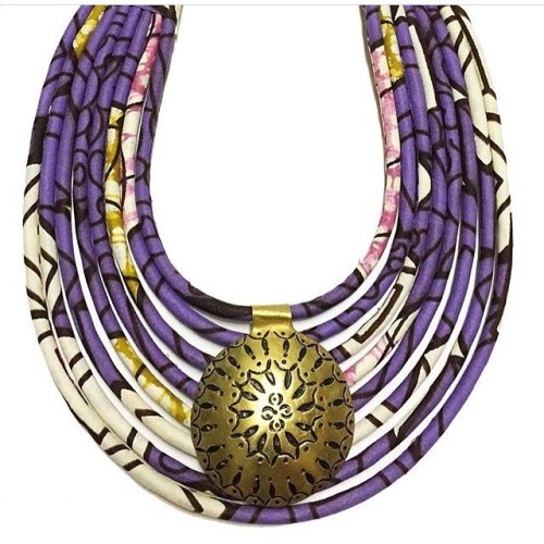 Handmade necklace by one of our “Curls in FroMation” sponsors @sunuafricaFollow her | ti