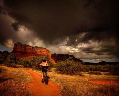 honeybikes:  Riding into the storm. Hours to go before shelter. #stormclouds #bigsky #stormchasing #