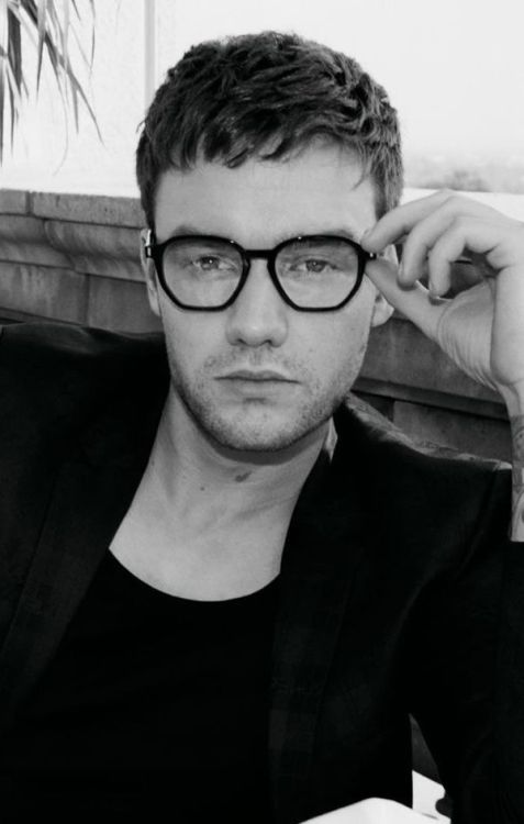 justapayneaway: Professional photos of Liam wearing glasses will always be perfect 