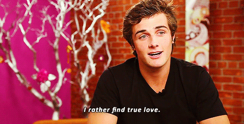 cutelovingcouplesgif:  hot couples