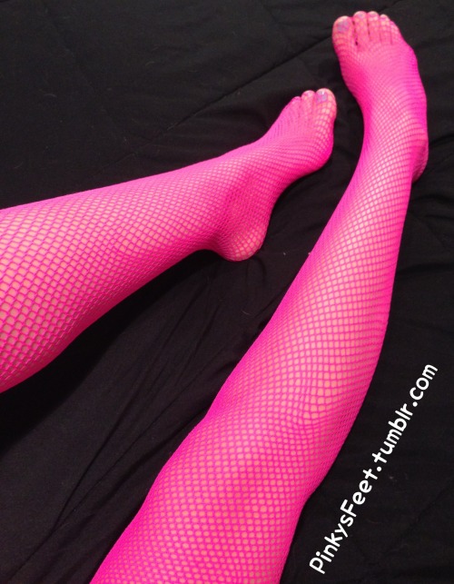 pinkysfeet:  Hot Pink Fishnets porn pictures