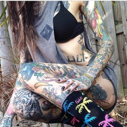 i-always-bet-on-inked-girls:  I Always Bet