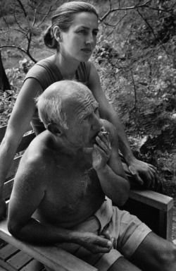 31art:  Francoise Gilot and Pablo Picasso, Vallauris, 1951. Robert Capa 