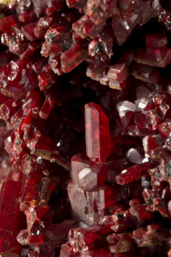 bijoux-et-mineraux:  Realgar - Romania 