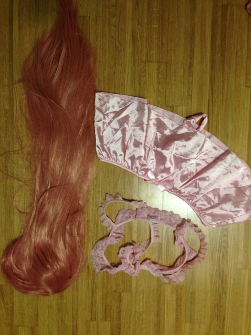 sissy-anny-chastity-gurl:My new toys.