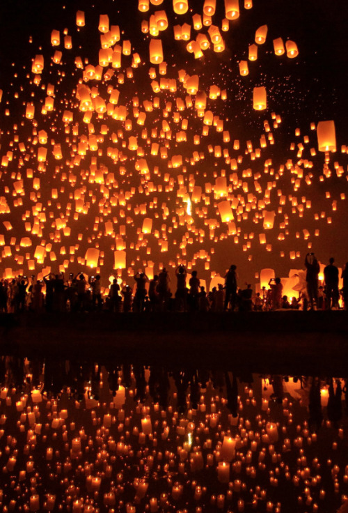 anythingfeline:  YeePeng Festival ChiangMai Thailand (by chattakan kosol)