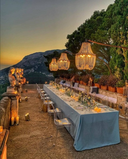 elegantsauvage:Italian dinner 🇮🇹 . . . @villacimbrone . . . #ravello #dinner #cena  #positano #villacimbrone   #costieraamalfitana #amalfi  #amalficoast #garden #giardinoallitaliana #costieraamalfitana #napoli  #positanoitaly #visititaly  #madeinitaly