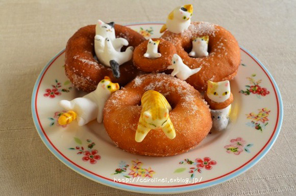 huffingtonpost:  Calling all cat lovers, THIS is your cake.  (Source: Caroline)