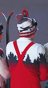 zaynsxo:    Niall’s parts during Kiss You Premiere +   