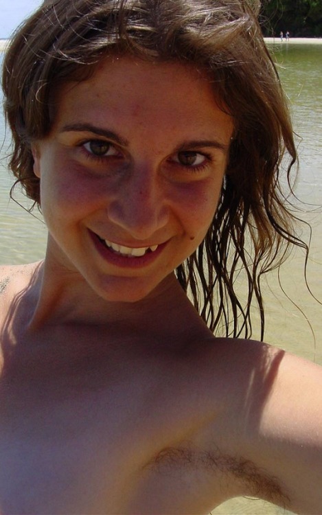 hairy-teeners:  Veronica 19 selfies 
