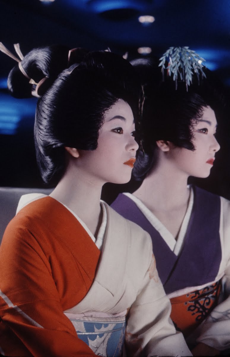 s-h-o-w-a: Geisha girls at the Uruwashi nightclub, Japan, 1962 by Eliot Elisofon