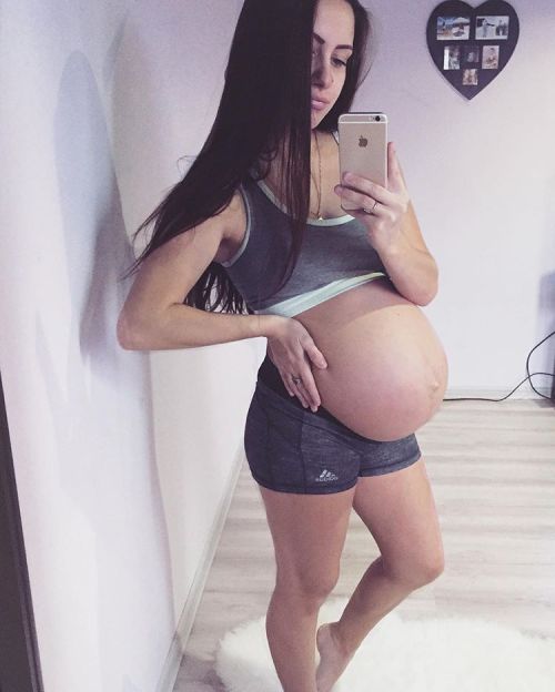 bigpregnantgirls:Great belly :)