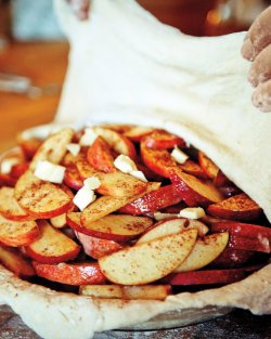 southernblossoms:Mmm. Apple pie is delicious and it makes the entire home smell wonderful. Maybe this is a hint that I should make one?