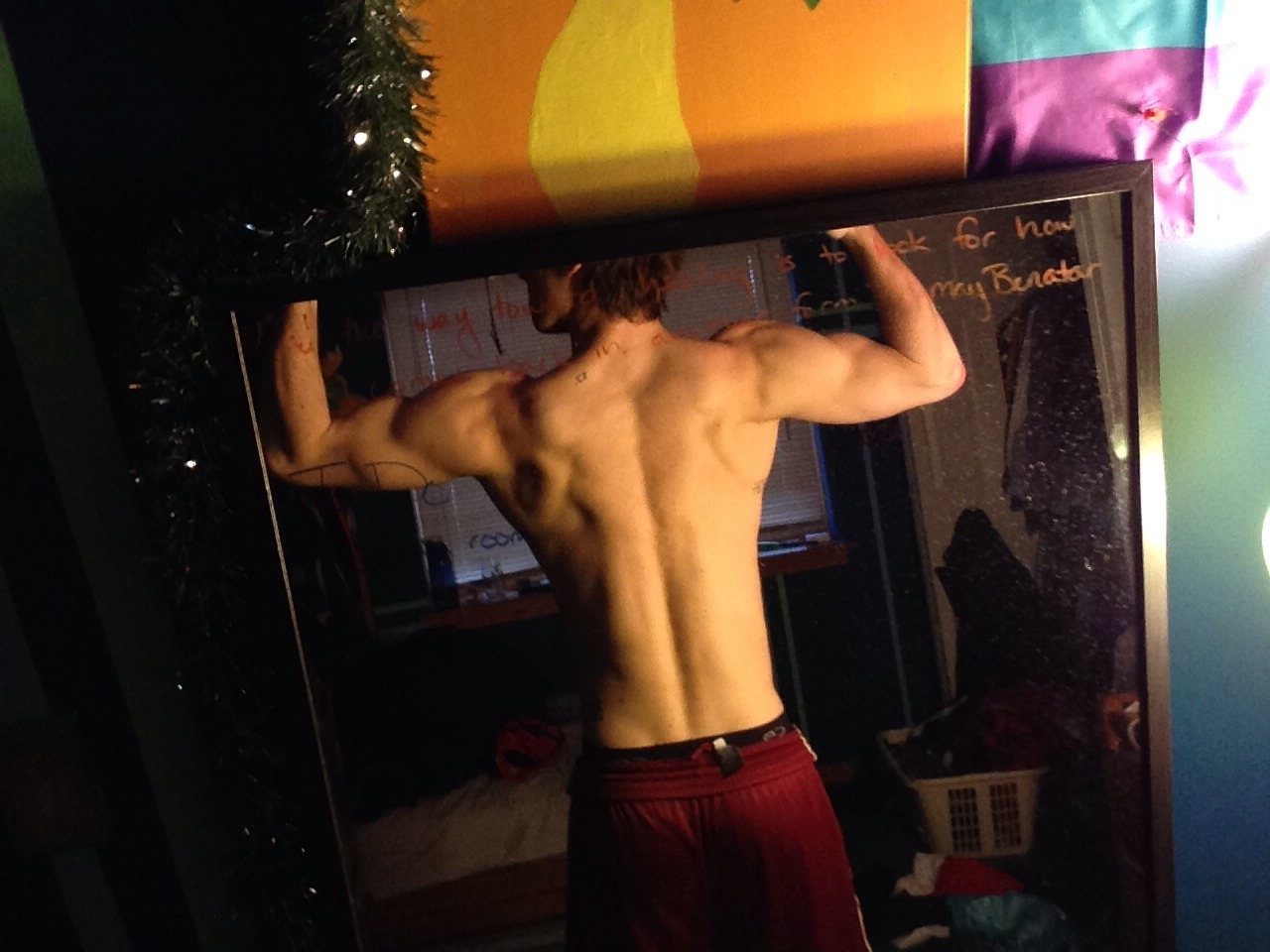 romancingthelookyloos:  It was a struggle getting a back shot….