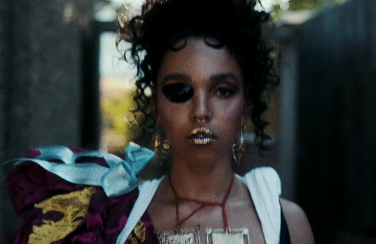 orotundmutt:  FKA twigs – home with you