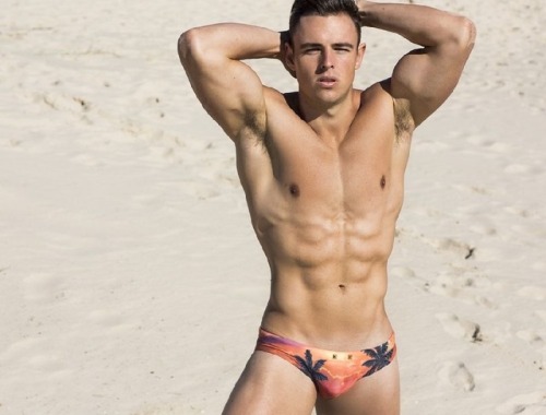 Männer in Speedos