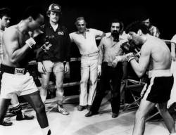 fuckyeahbehindthescenes:  To prepare for the part, De Niro fought in three real Brooklyn boxing matches — winning two of them (x) Raging Bull (1980)